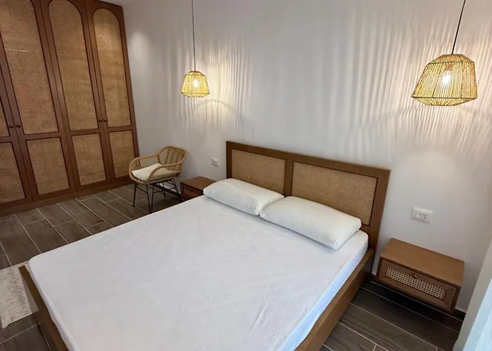 Palm Paradise * Golem (Tirana)