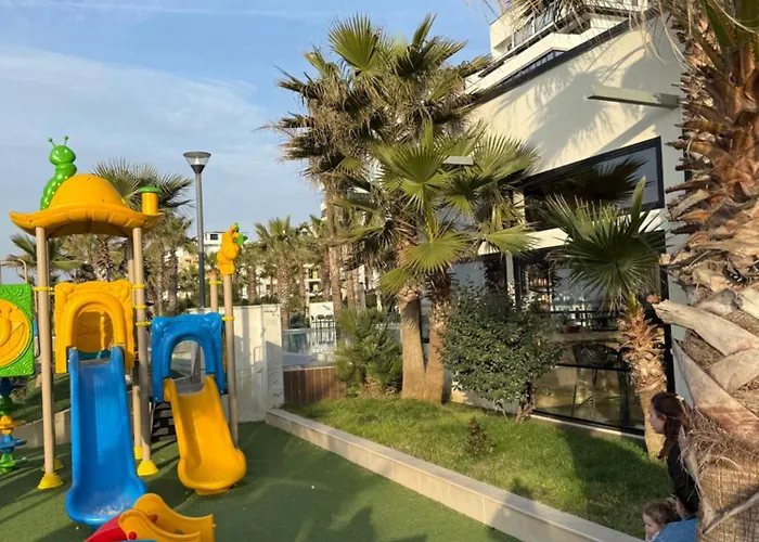 Palm Paradise * Golem (Tirana)